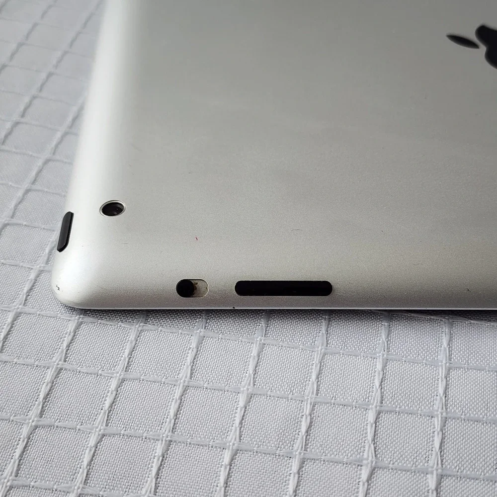 Apple IPad 2nd Gen 32GB Silver A1395 9.7